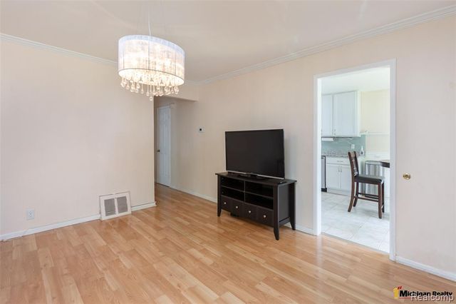 1564 Cole Street, Birmingham, MI 48009