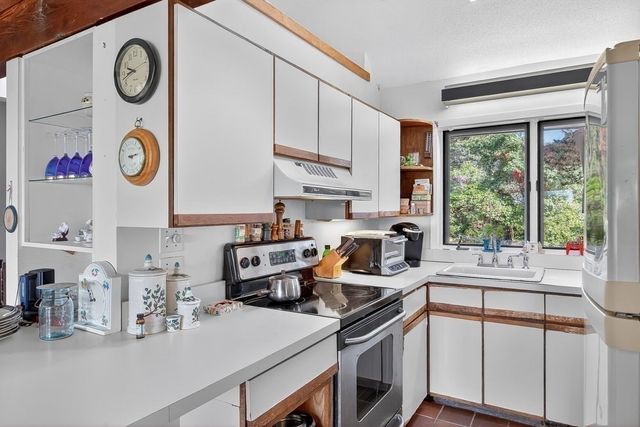 32 Twine Field Rd, Truro, MA 02666