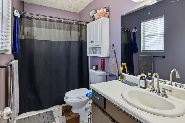 908 Somerset Meadows Drive NE, Rio Rancho, NM 87144