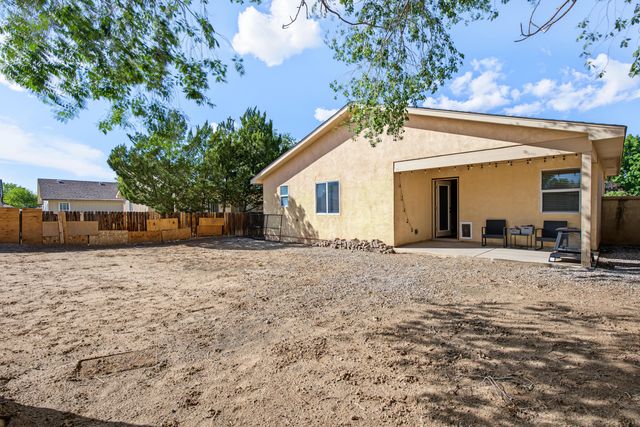 908 Somerset Meadows Drive NE, Rio Rancho, NM 87144