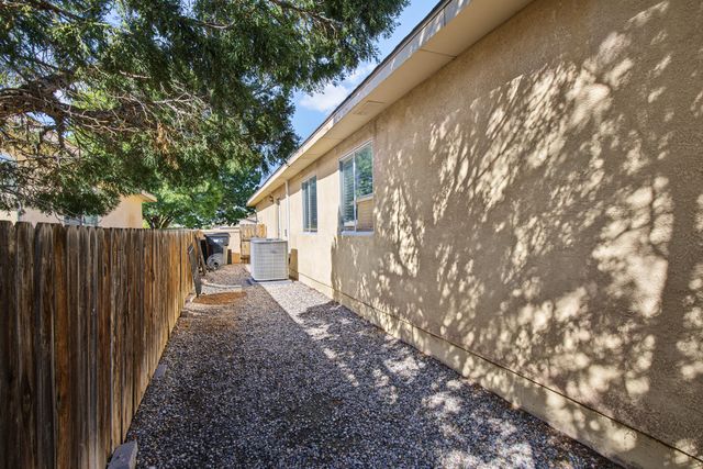 908 Somerset Meadows Drive NE, Rio Rancho, NM 87144