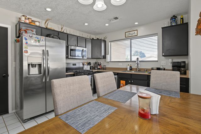 908 Somerset Meadows Drive NE, Rio Rancho, NM 87144