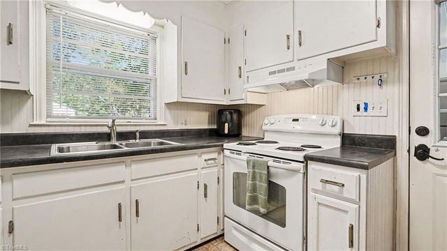 4129 High Point Road, Winston-salem, NC 27107