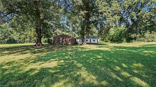 4129 High Point Road, Winston-salem, NC 27107