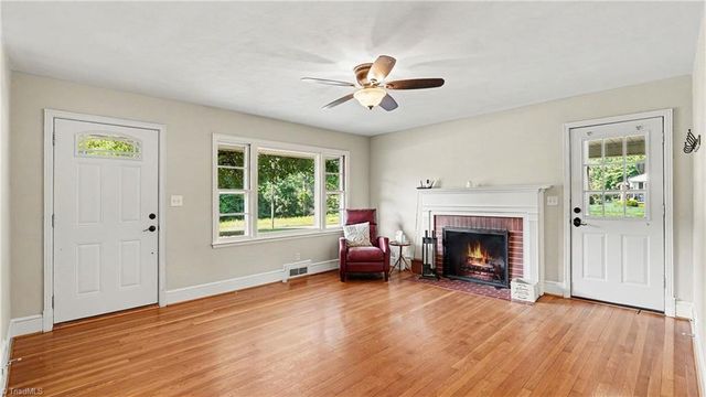 4129 High Point Road, Winston-salem, NC 27107