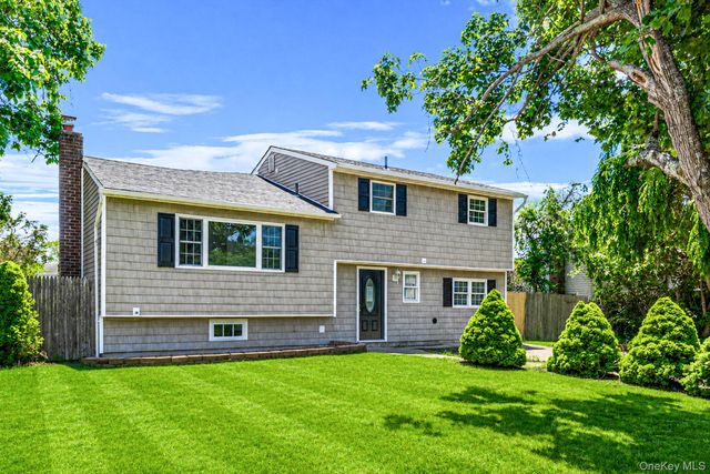 18 Lark Drive, Centereach, NY 11720