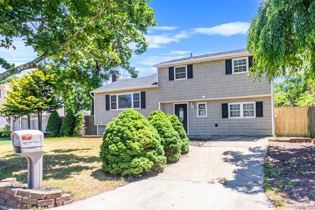 18 Lark Drive, Centereach, NY 11720