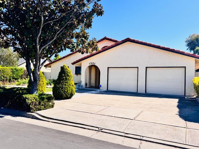 1581 Alta Vista Drive, Hollister, CA 95023