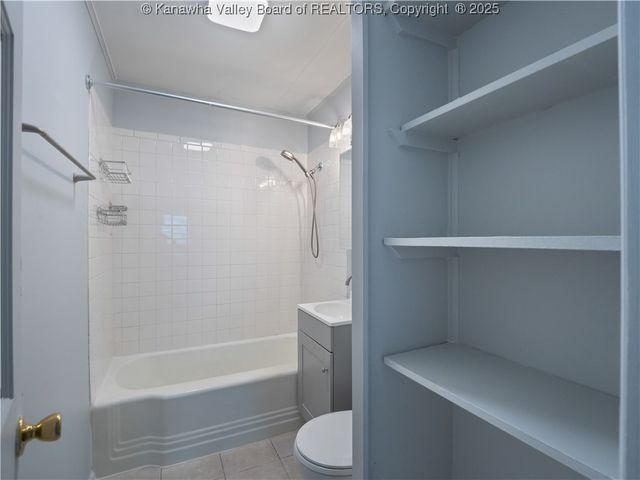 2326 Monroe Avenue, St Albans, WV 25177