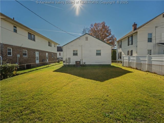 2326 Monroe Avenue, St Albans, WV 25177