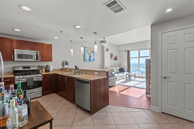 150 Las Vegas Boulevard 1608, Las Vegas, NV 89101