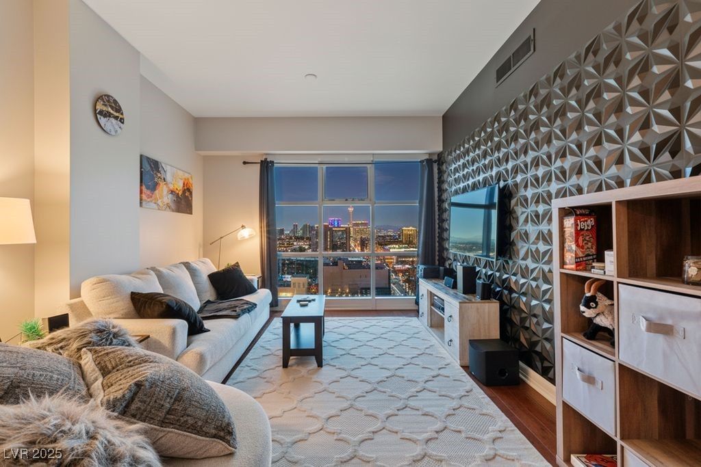 150 Las Vegas Boulevard 1608, Las Vegas, NV 89101