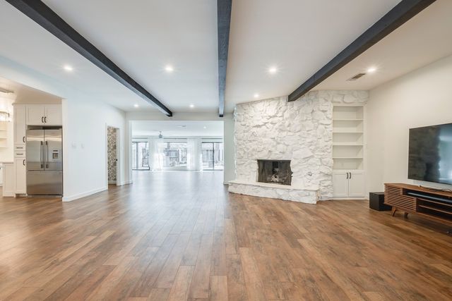 501 N Havenwood Lane, Fort Worth, TX 76112