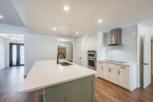 501 N Havenwood Lane, Fort Worth, TX 76112