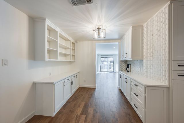 501 N Havenwood Lane, Fort Worth, TX 76112