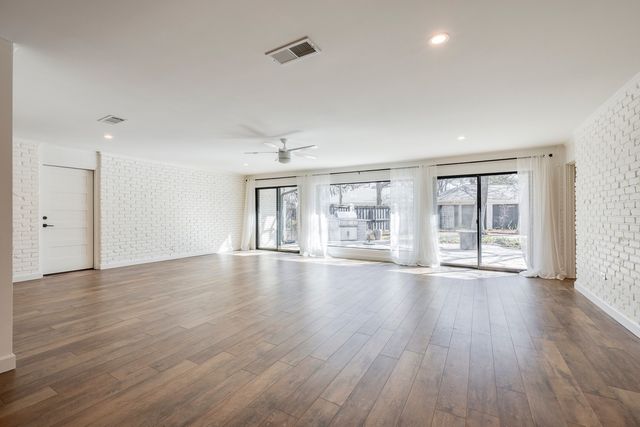 501 N Havenwood Lane, Fort Worth, TX 76112