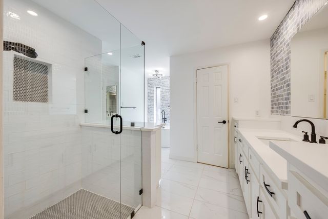 501 N Havenwood Lane, Fort Worth, TX 76112