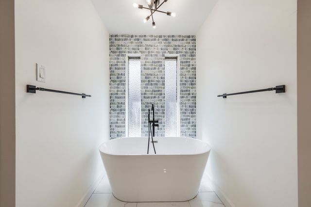 501 N Havenwood Lane, Fort Worth, TX 76112