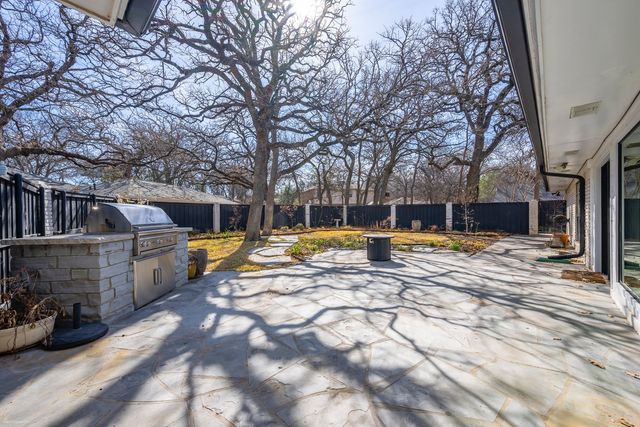 501 N Havenwood Lane, Fort Worth, TX 76112