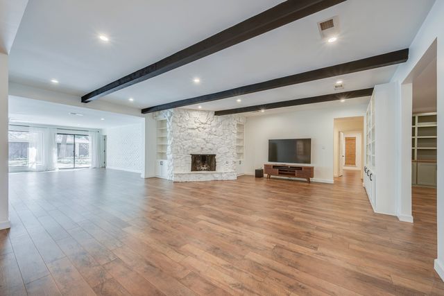 501 N Havenwood Lane, Fort Worth, TX 76112