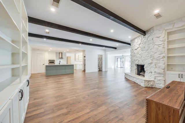 501 N Havenwood Lane, Fort Worth, TX 76112