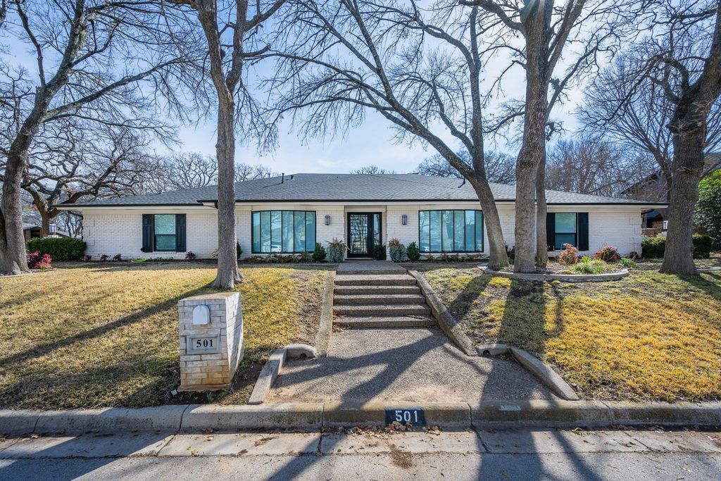 501 N Havenwood Lane, Fort Worth, TX 76112