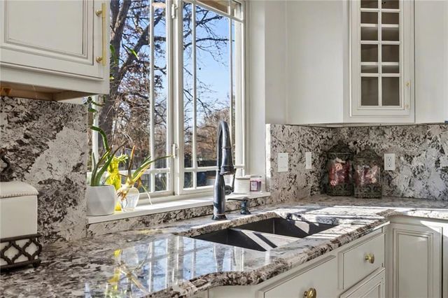 8430 Kickapoo Street, De Soto, KS 66018