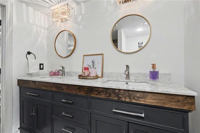 8430 Kickapoo Street, De Soto, KS 66018