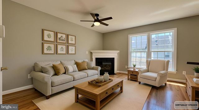 8915 ROYAL HANNAH LN, Fairfax, VA 22031
