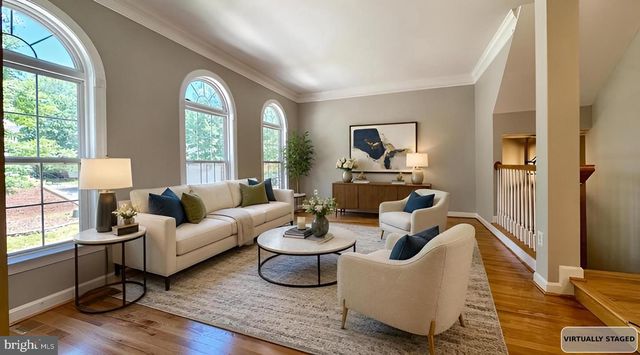 8915 ROYAL HANNAH LN, Fairfax, VA 22031