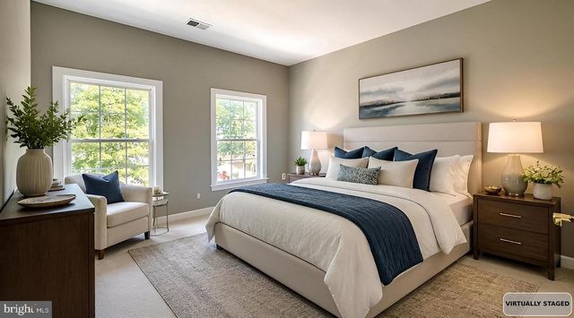 8915 ROYAL HANNAH LN, Fairfax, VA 22031
