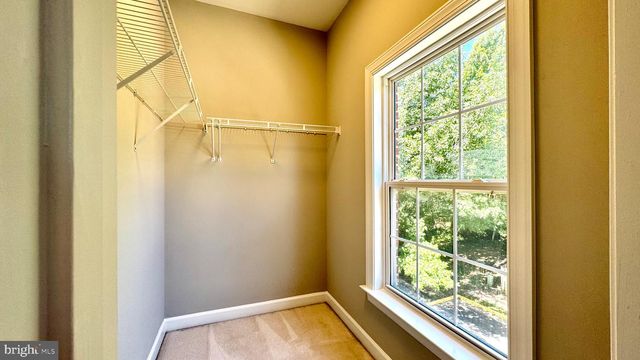 8915 ROYAL HANNAH LN, Fairfax, VA 22031