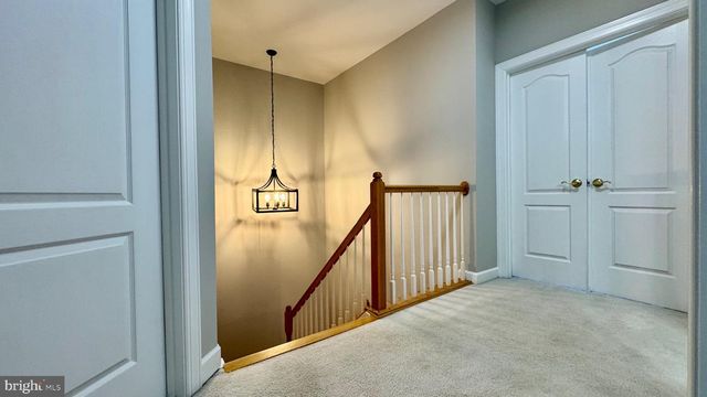 8915 ROYAL HANNAH LN, Fairfax, VA 22031