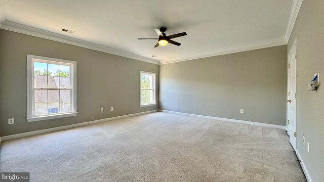 8915 ROYAL HANNAH LN, Fairfax, VA 22031