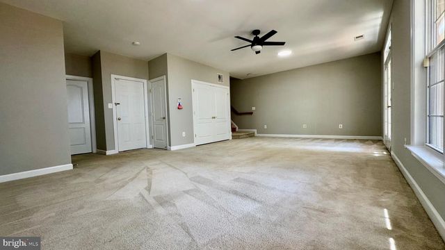 8915 ROYAL HANNAH LN, Fairfax, VA 22031