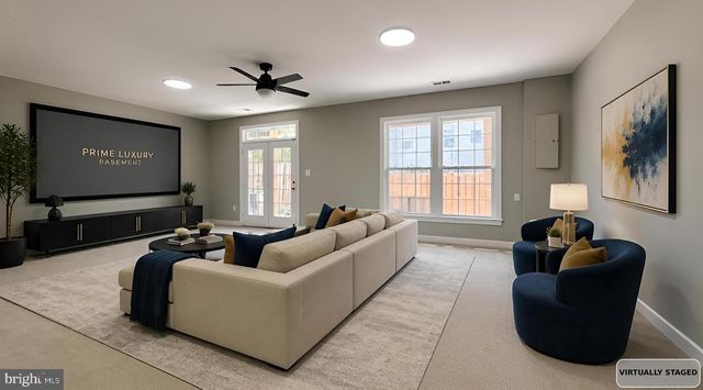 8915 ROYAL HANNAH LN, Fairfax, VA 22031