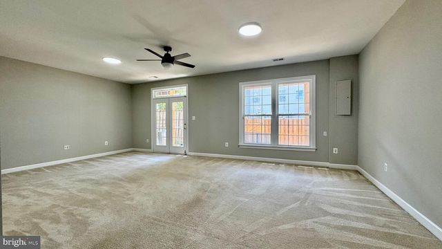 8915 ROYAL HANNAH LN, Fairfax, VA 22031