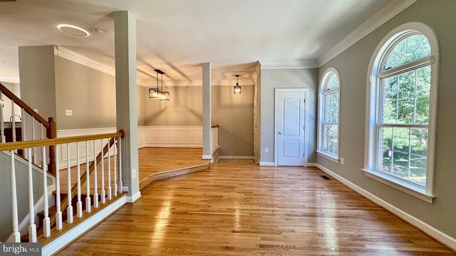 8915 ROYAL HANNAH LN, Fairfax, VA 22031