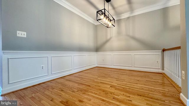 8915 ROYAL HANNAH LN, Fairfax, VA 22031