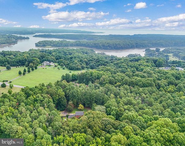 8130 WINDSOR DR, King George, VA 22485