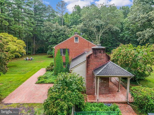 8130 WINDSOR DR, King George, VA 22485