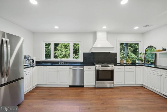 8130 WINDSOR DR, King George, VA 22485