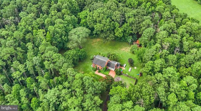 8130 WINDSOR DR, King George, VA 22485