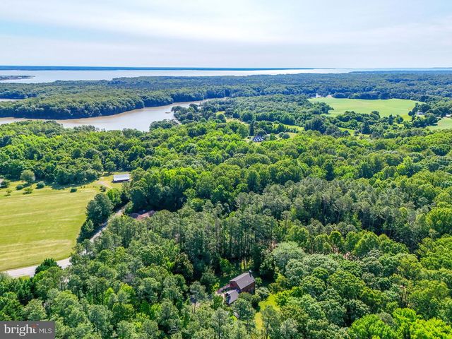 8130 WINDSOR DR, King George, VA 22485