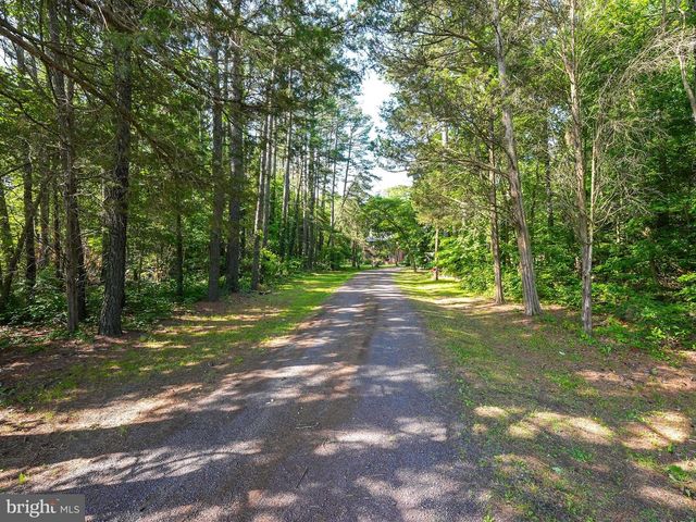 8130 WINDSOR DR, King George, VA 22485