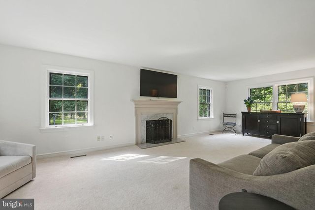 8130 WINDSOR DR, King George, VA 22485