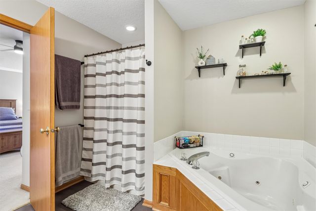 6312 NW 96th Street, Johnston, IA 50131