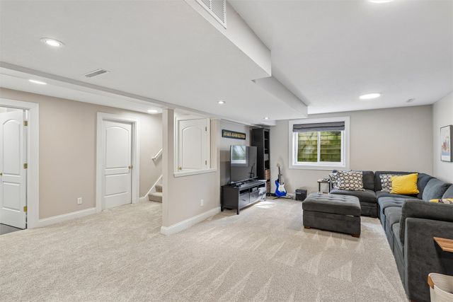 6312 NW 96th Street, Johnston, IA 50131