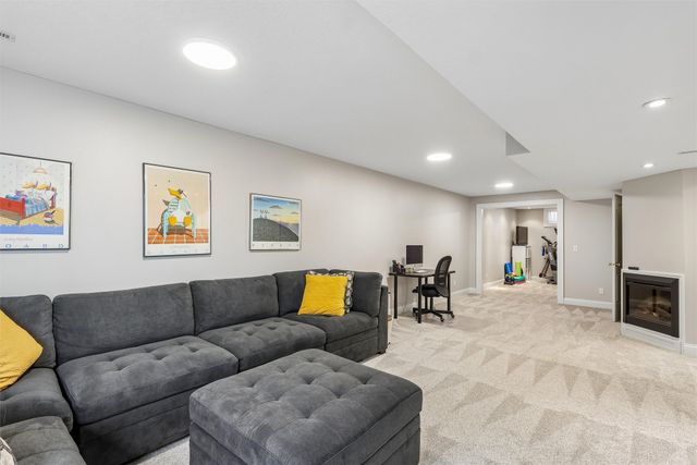 6312 NW 96th Street, Johnston, IA 50131