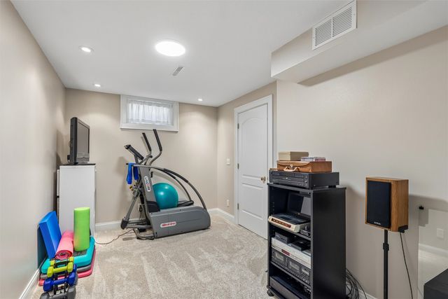 6312 NW 96th Street, Johnston, IA 50131